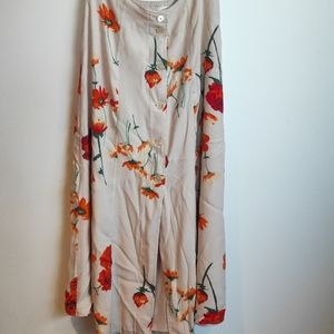 Midi lengty skirt printed with button front slit